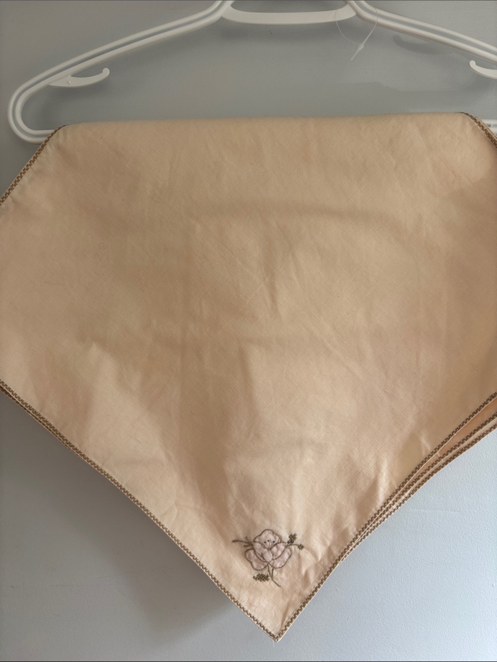 Vintage Embroidered Beige linen napkins x4
